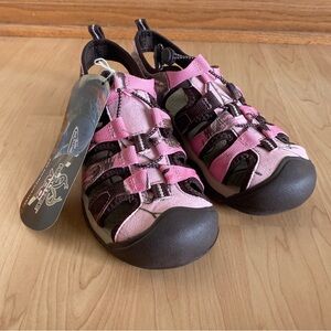NWT Realtree APC Women’s Pink Camouflage Outdoor Sport Hiking Sandals, Size 6.5